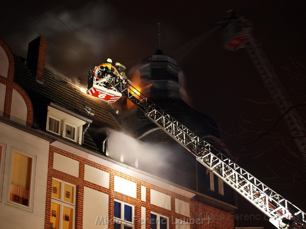 Feuer 3 Dachstuhlbrand Koeln Muelheim Gluecksburgstr P047.JPG